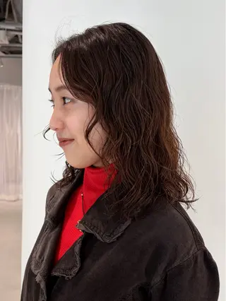 セミロング パーマ サエ/ レイヤー/パーマのヘアスタイル