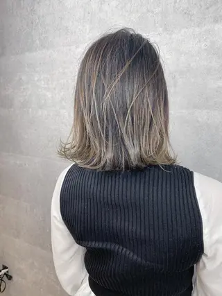 ミディアム カラー _WHITE 天王寺のヘアスタイル