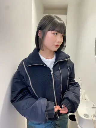 ミディアム ボブ/ハイトーン REINAのヘアスタイル