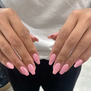 ネイル 𝑟𝑖𝑠𝑎 🕯‎🤍のネイルデザイン