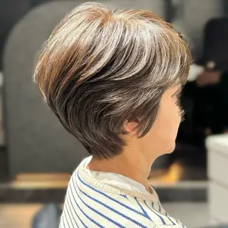 ショート カラー ひなた あゆみのヘアスタイル