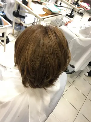 ショート カラー ヘアアレンジ ブリーチカラー🌈 嘉名 真樹のヘアスタイル