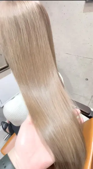 ロング 🔷ブリーチバレイヤ ージュ🔷飯野達也のヘアスタイル