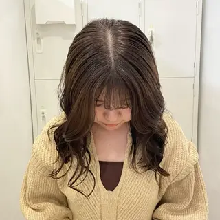 セミロング canon/レイヤー /透明感カラーのヘアスタイル
