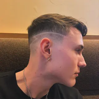 ショート メンズ カットインアルファα所属・日野 慎鷹のヘアスタイル