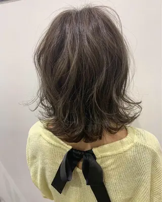 ミディアム カラー 石田 優菜のヘアスタイル