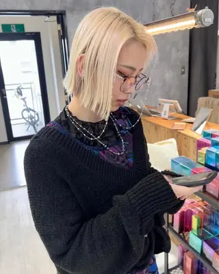 ショート カラー タカハシ ユウキのヘアスタイル