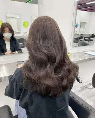 カラー トレンドスタイル💘 韓国/レイヤーのヘアスタイル