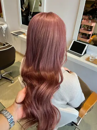 ロング カラー ☘️折戸結菜☘️ ハイトーンカラーのヘアスタイル