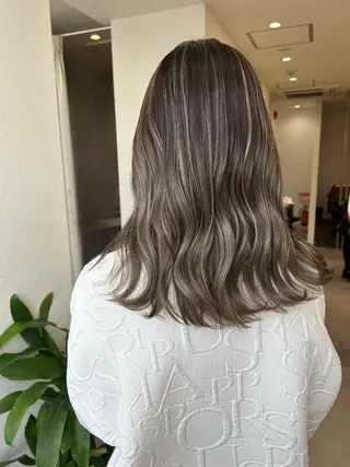 セミロング 山本 茉希のヘアスタイル