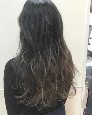 カラー 早川 真幸のヘアスタイル