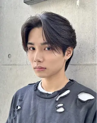 メンズ ニュアンスパーマ/ 毛流れ/ハイトーンのヘアスタイル