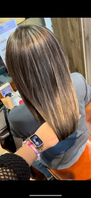 セミロング カラー 福見 美保のヘアスタイル