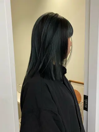 ミディアム ボブ/ハイトーン REINAのヘアスタイル