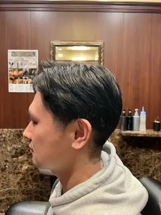 ミディアム メンズ ヒロ銀座バーバーショップ丸の内所属・秋山 琳太のヘアスタイル