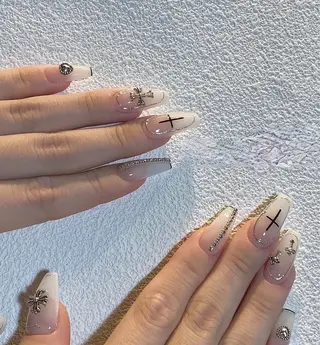 ネイル pink ladyサロン所属・べ にのネイルデザイン