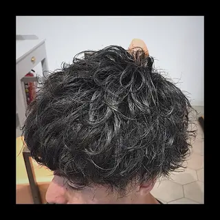 ショート パーマ メンズ 及川シゲル 髪質改善講師のヘアスタイル
