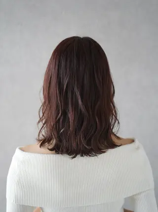 ミディアム カラー YUZUKI/艶カラ ー/丸みショートのヘアスタイル