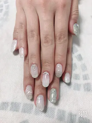 ネイル The Best Beauty受付担当のヘアスタイル