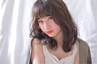 ミディアム CHIC 岩下真衣のヘアスタイル