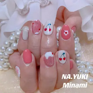 ネイル 🦋 Queenieのネイルデザイン