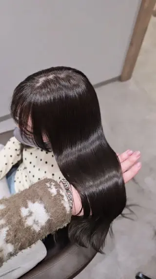 セミロング カラー サロウィン　神戸三宮店所属・三宮No.1ブリーチ 無しカラー/杉山太貴のヘアスタイル