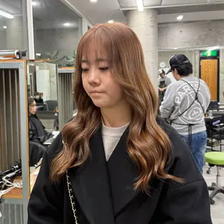 ロング カラー Welring hair salon所属・Runa/大人 かわいいハイトーンのヘアスタイル