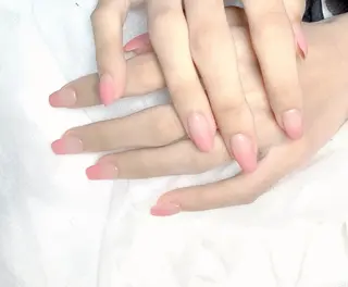 ネイル pink ladyサロン所属・べ にのネイルデザイン