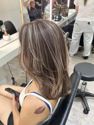 セミロング カラー レイヤーカット BLend 渋谷のヘアスタイル