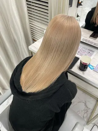 ミディアム youres hair 新宿3丁目店所属・🍫ハイトーン✖︎ 髪質改善🍫柴田のヘアスタイル