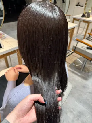 ロング カラー 小泉 真緒のヘアスタイル
