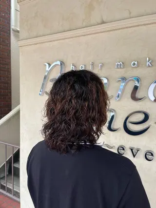 パーマ メンズ 濱田輝レイヤー 韓国風 ハイトーンのヘアスタイル