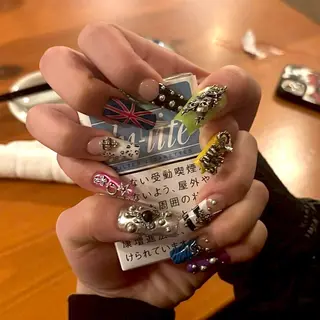 ネイル Mariris所属・ᗷᗩᑎSᗩ ᑎᗩIᒪ ՏᗩᒪOᑎのネイルデザイン