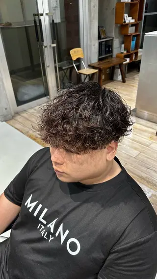 パーマ メンズ fifth原宿 宮部蓮のヘアスタイル