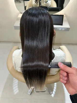 スパイキーショート/ センターパート/奈菜のヘアスタイル