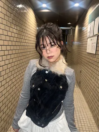 セミロング 室屋 鈴音のヘアスタイル