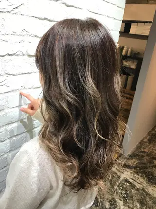 セミロング カラー UMEDA FIGAROのヘアスタイル
