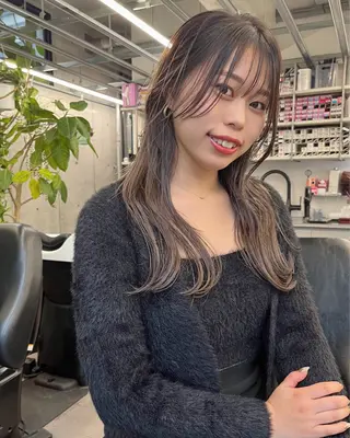 ロング カラー ダブルカラー/ ケアブリーチ/クニトのヘアスタイル