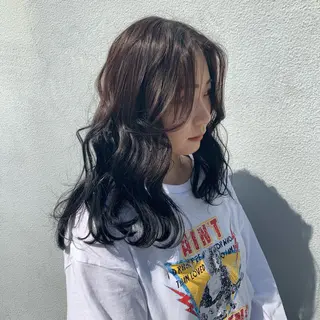 ミディアム Toiro 新宿所属・新宿/新宿三丁目 yuinaのヘアスタイル