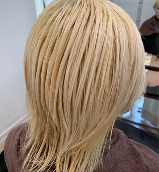 ミディアム 🍀ケアブリーチ カラー🍀坂井のヘアスタイル