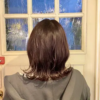 ミディアム カラー BRITS 渡辺 菜々子のヘアスタイル