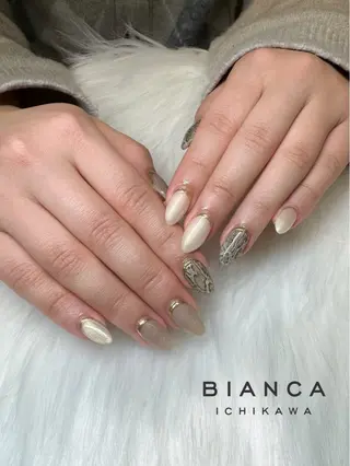ネイル Bianca 石井🎀のネイルデザイン