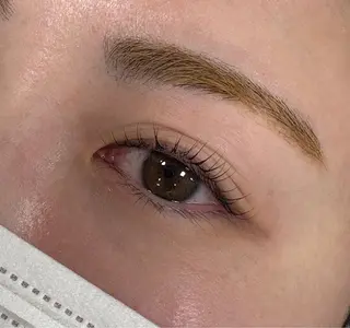 マツエク・マツパ eye lash  Lucia 難波所属・ひらおか ういの眉毛・アイブロウイメージ