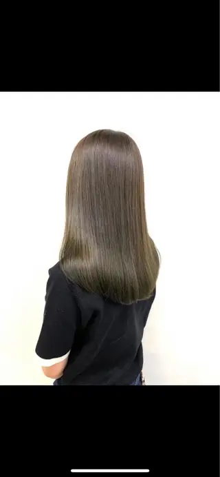 カラー ミルクティーカラー イイサカシュンスケのヘアスタイル