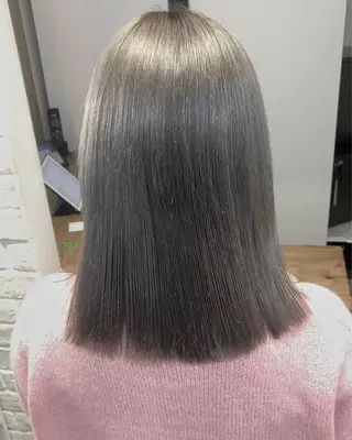 ミディアム ミルクティーベージュ outaのヘアスタイル
