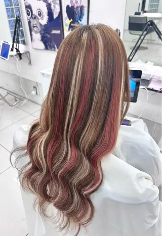 ロング 三尾 樺緒のヘアスタイル