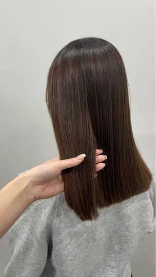 セミロング ニシザカ マナのヘアスタイル