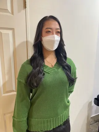 ロング カラー MIOベージュカラー 柔らかいカラーのヘアスタイル