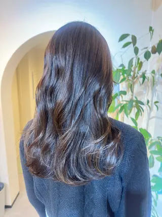ロング カラー 【Uneユヌ】菊地 春那のヘアスタイル