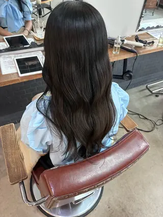 ロング カラー あかね 髪質改善ストレートのヘアスタイル